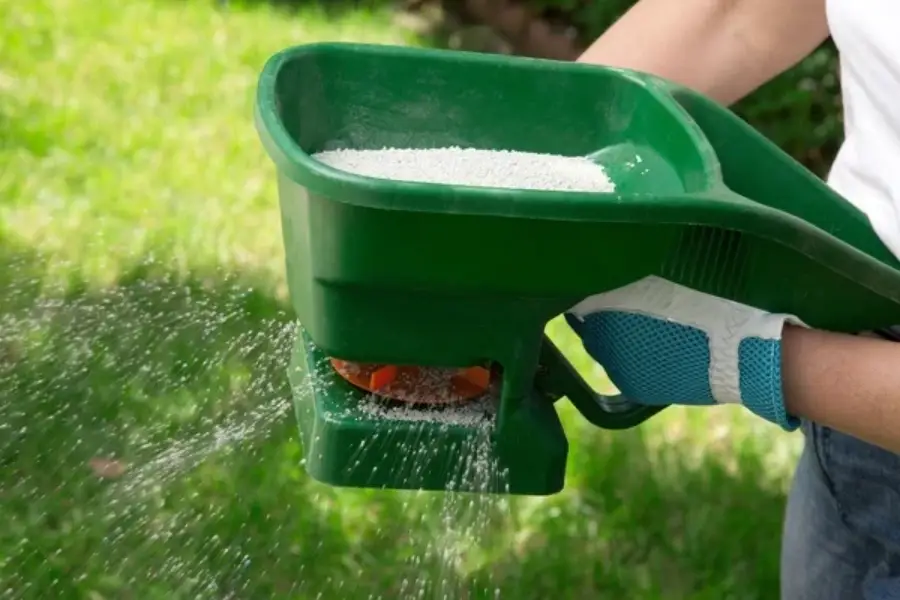 How Lawn Fertilizing Helps Improve Soil Health and Structure Aurora, IL How Lawn Fertilizing Helps Improve Soil Health and Structure Aurora, IL